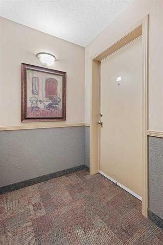 302-1632 Saamis Drive Nw, Medicine Hat, AB - Indoor Photo Showing Other Room