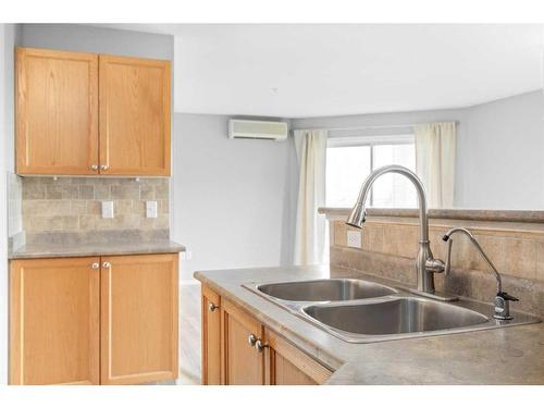 302-1632 Saamis Drive Nw, Medicine Hat, AB - Indoor Photo Showing Kitchen With Double Sink