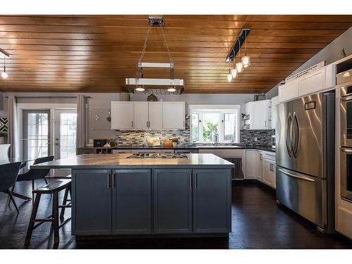 15 Ross View Close Se, Medicine Hat, AB - Indoor Photo Showing Kitchen