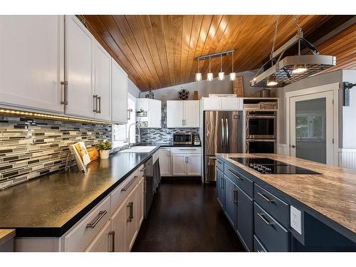 15 Ross View Close Se, Medicine Hat, AB - Indoor Photo Showing Kitchen