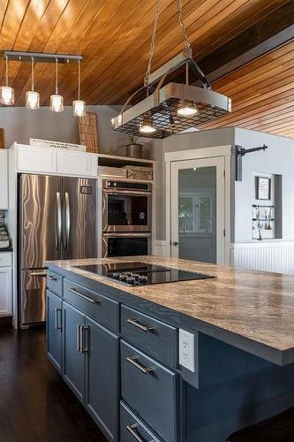 15 Ross View Close Se, Medicine Hat, AB - Indoor Photo Showing Kitchen