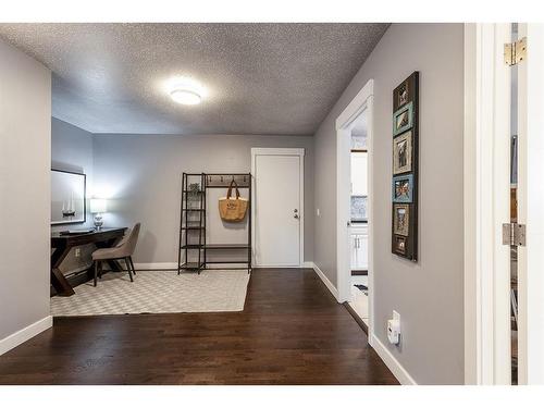 15 Ross View Close Se, Medicine Hat, AB - Indoor Photo Showing Other Room