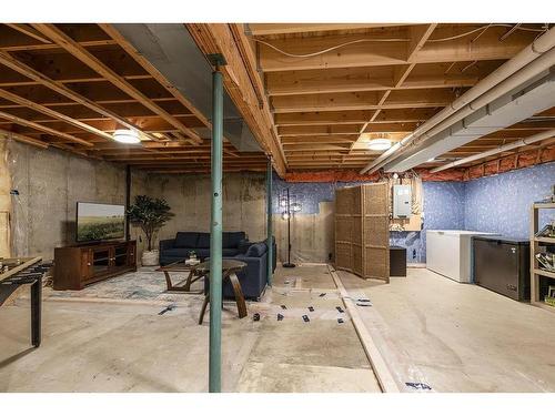 15 Ross View Close Se, Medicine Hat, AB - Indoor Photo Showing Basement