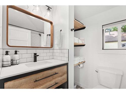 1312 Queen Street Se, Medicine Hat, AB - Indoor Photo Showing Bathroom