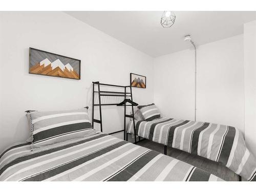 1312 Queen Street Se, Medicine Hat, AB - Indoor Photo Showing Other Room