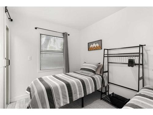 1312 Queen Street Se, Medicine Hat, AB - Indoor Photo Showing Bedroom