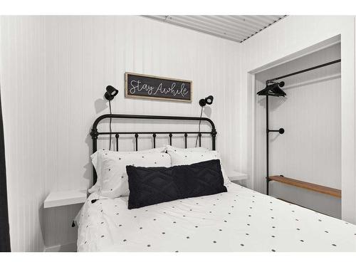 1312 Queen Street Se, Medicine Hat, AB - Indoor Photo Showing Bedroom