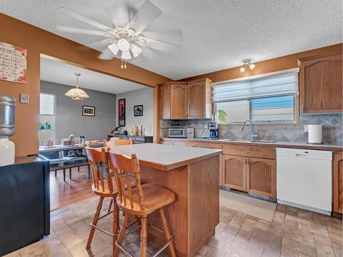 759 17 Street Ne, Medicine Hat, AB - Indoor Photo Showing Kitchen