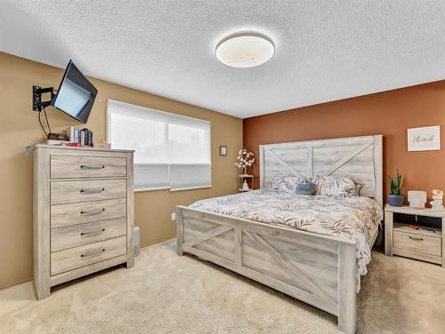 759 17 Street Ne, Medicine Hat, AB - Indoor Photo Showing Bedroom