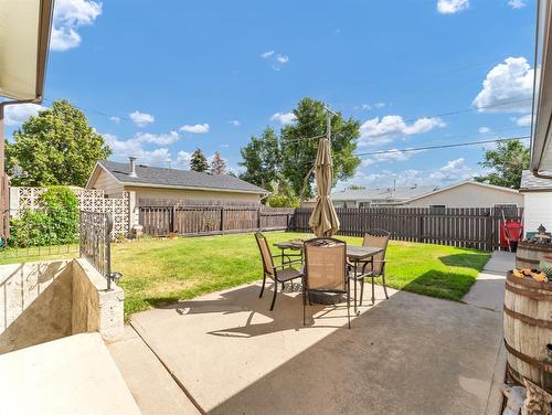 759 17 Street Ne, Medicine Hat, AB - Outdoor