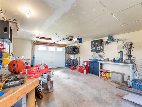 759 17 Street Ne, Medicine Hat, AB - Indoor Photo Showing Garage