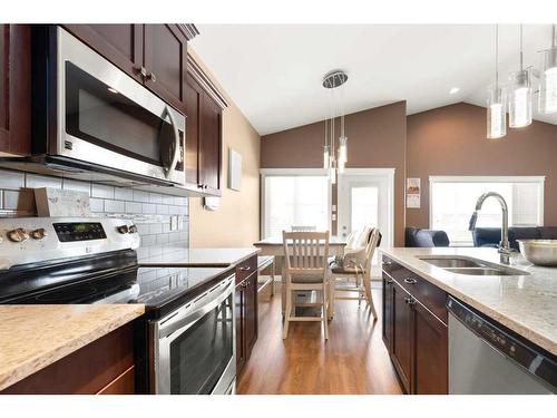 930 Manor Place Se, Redcliff, AB - Indoor Photo Showing Kitchen With Stainless Steel Kitchen With Double Sink With Upgraded Kitchen