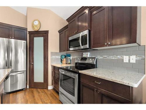 930 Manor Place Se, Redcliff, AB - Indoor Photo Showing Kitchen With Stainless Steel Kitchen