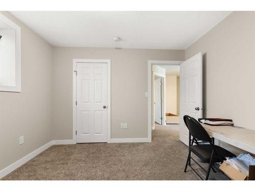 930 Manor Place Se, Redcliff, AB - Indoor