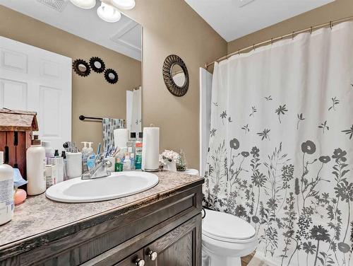 2-943 Ross Street Se, Medicine Hat, AB - Indoor Photo Showing Bathroom