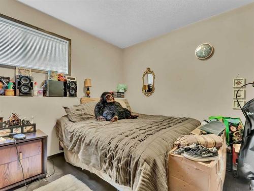 2-943 Ross Street Se, Medicine Hat, AB - Indoor Photo Showing Bedroom