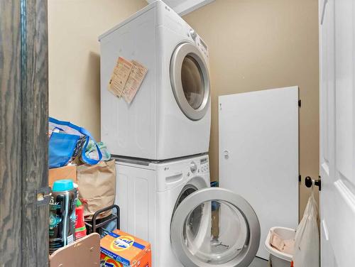 2-943 Ross Street Se, Medicine Hat, AB - Indoor Photo Showing Laundry Room