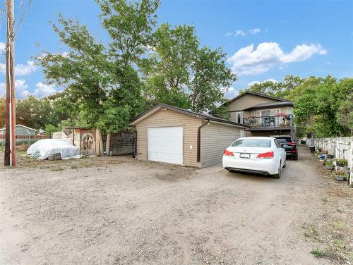 2-943 Ross Street Se, Medicine Hat, AB - Outdoor