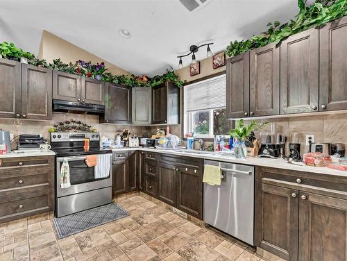 2-943 Ross Street Se, Medicine Hat, AB - Indoor Photo Showing Kitchen