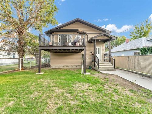 1-943 Ross Street Se, Medicine Hat, AB - Outdoor With Deck Patio Veranda