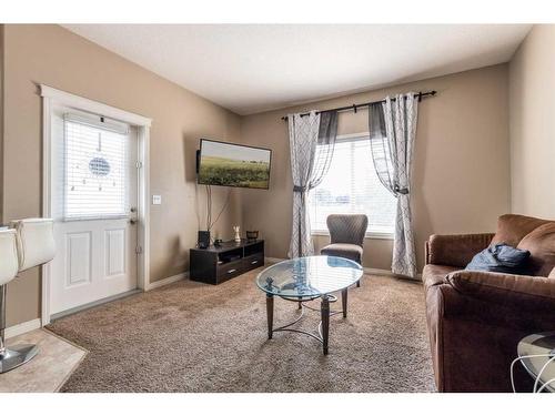 111 Northlands Way Ne, Medicine Hat, AB - Indoor Photo Showing Living Room