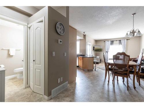 111 Northlands Way Ne, Medicine Hat, AB - Indoor Photo Showing Dining Room