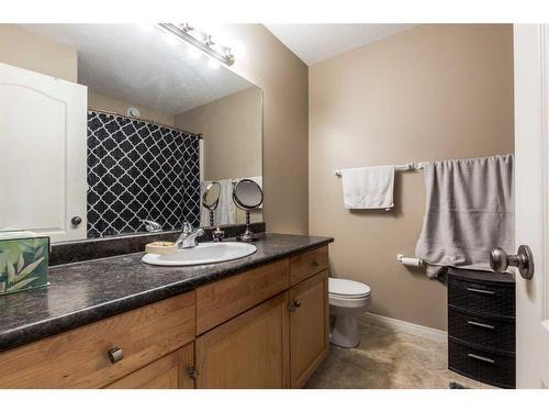 111 Northlands Way Ne, Medicine Hat, AB - Indoor Photo Showing Bathroom