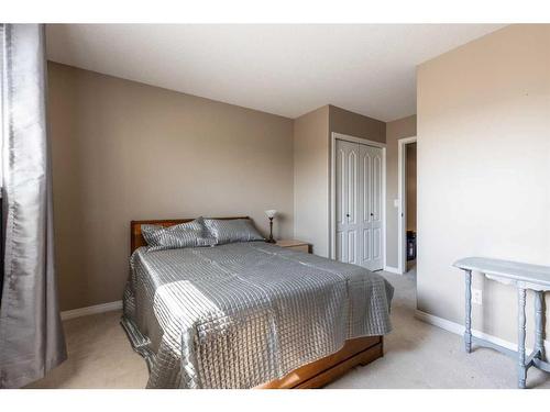 111 Northlands Way Ne, Medicine Hat, AB - Indoor Photo Showing Bedroom