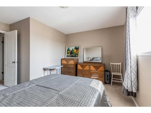 111 Northlands Way Ne, Medicine Hat, AB - Indoor Photo Showing Bedroom