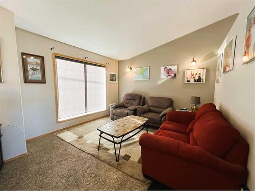 2317 11 Avenue Ne, Medicine Hat, AB - Indoor Photo Showing Living Room