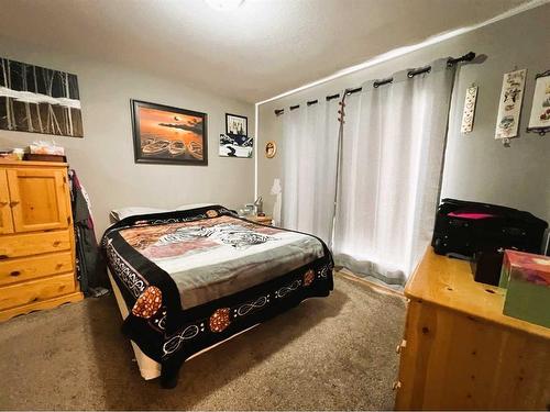 2317 11 Avenue Ne, Medicine Hat, AB - Indoor Photo Showing Bedroom