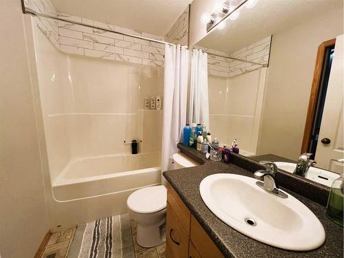 2317 11 Avenue Ne, Medicine Hat, AB - Indoor Photo Showing Bathroom