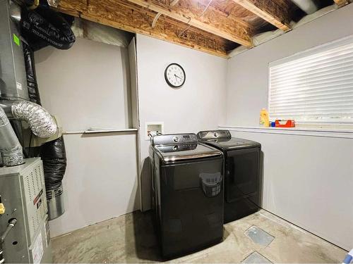 2317 11 Avenue Ne, Medicine Hat, AB - Indoor Photo Showing Laundry Room