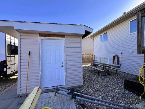 2317 11 Avenue Ne, Medicine Hat, AB - Outdoor With Exterior