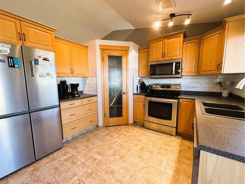 2317 11 Avenue Ne, Medicine Hat, AB - Indoor Photo Showing Kitchen With Stainless Steel Kitchen With Double Sink