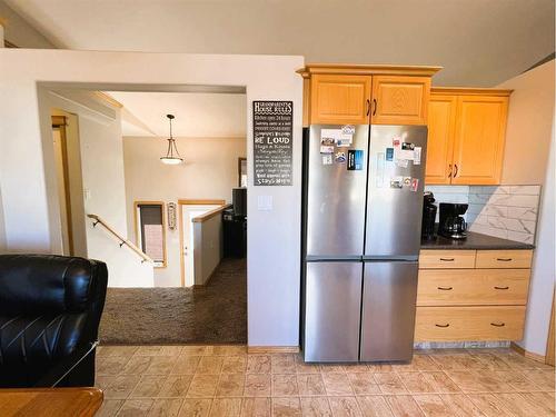 2317 11 Avenue Ne, Medicine Hat, AB - Indoor Photo Showing Kitchen