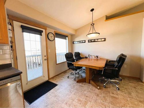 2317 11 Avenue Ne, Medicine Hat, AB - Indoor Photo Showing Office