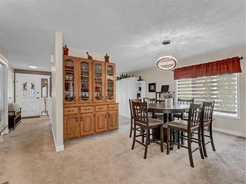 232 Ross Glen Road Se, Medicine Hat, AB - Indoor Photo Showing Dining Room