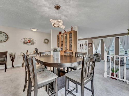 232 Ross Glen Road Se, Medicine Hat, AB - Indoor Photo Showing Dining Room