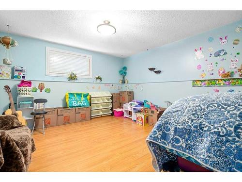 961 Bassett Crescent Nw, Medicine Hat, AB - Indoor Photo Showing Bedroom