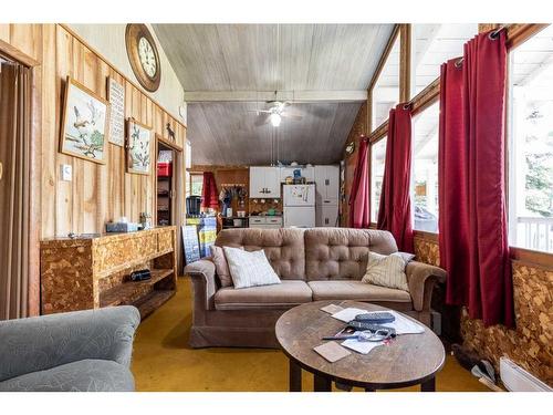 605 3 Street, Rural Cypress County, AB - Indoor Photo Showing Living Room