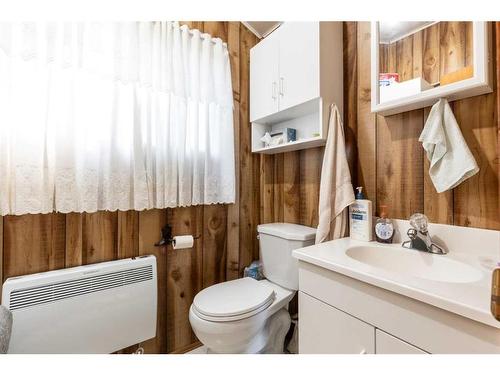 605 3 Street, Rural Cypress County, AB - Indoor Photo Showing Bathroom