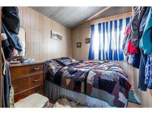 605 3 Street, Rural Cypress County, AB - Indoor Photo Showing Bedroom