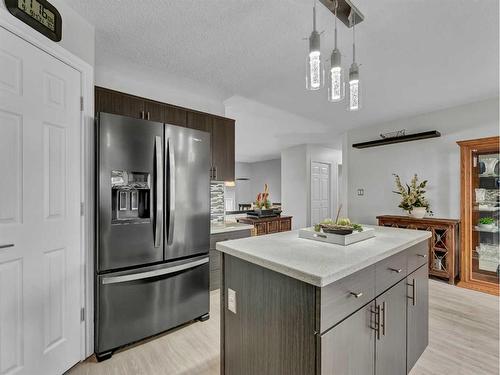 76 Schneider Crescent Se, Medicine Hat, AB - Indoor Photo Showing Kitchen