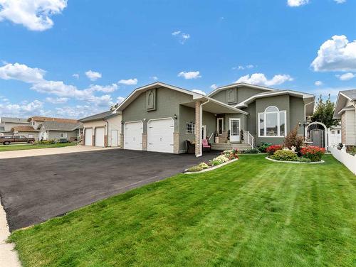 76 Schneider Crescent Se, Medicine Hat, AB - Outdoor With Deck Patio Veranda With Facade