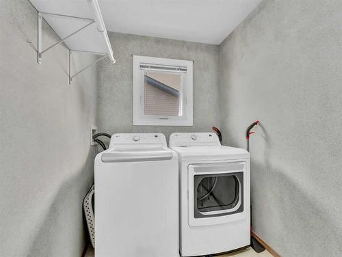 76 Schneider Crescent Se, Medicine Hat, AB - Indoor Photo Showing Laundry Room