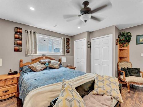 76 Schneider Crescent Se, Medicine Hat, AB - Indoor Photo Showing Bedroom