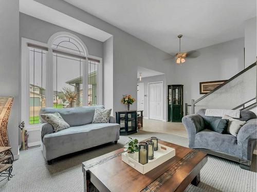 76 Schneider Crescent Se, Medicine Hat, AB - Indoor Photo Showing Living Room