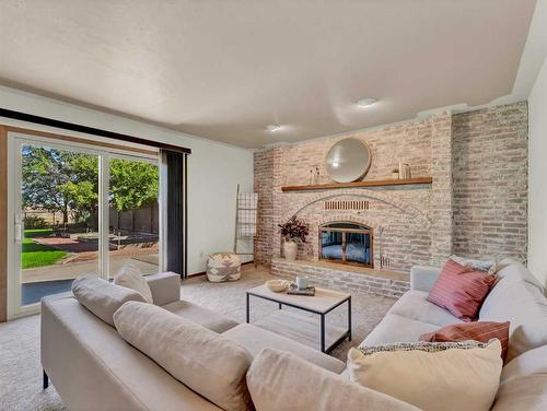 6 Ross Heights Place Se, Medicine Hat, AB - Indoor Photo Showing Living Room With Fireplace