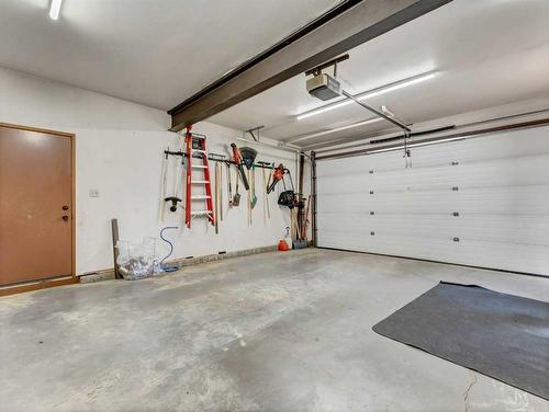 6 Ross Heights Place Se, Medicine Hat, AB - Indoor Photo Showing Garage